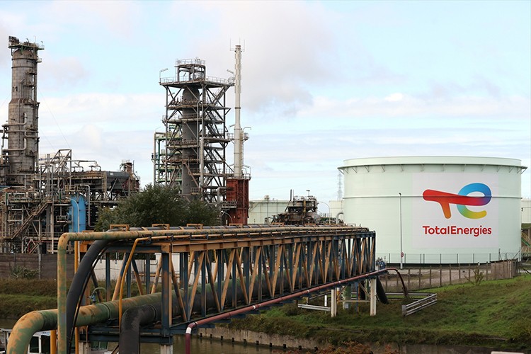 Fransa'da grevler enerji sektörünü olumsuz etkiliyor