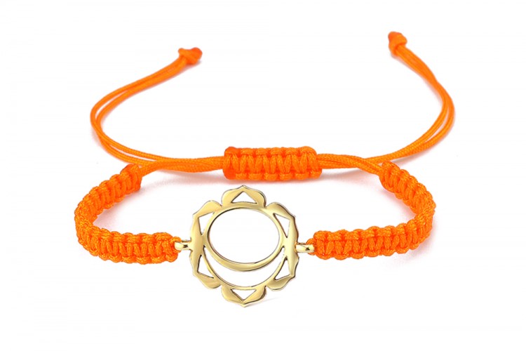 Ariş'in güneş ve denizin renklerini yansıtan yaz kombinleri ile tatilde farkınızı ortaya koyun