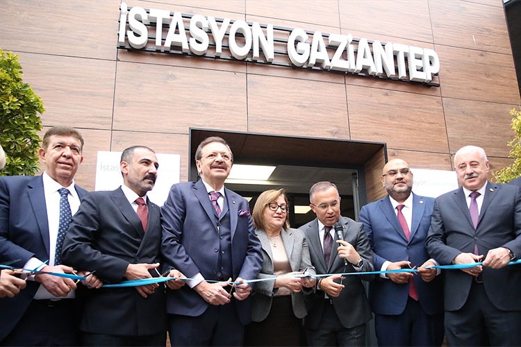 Hisarcıklıoğlu, İstasyon Gaziantep'in açılışına katıldı