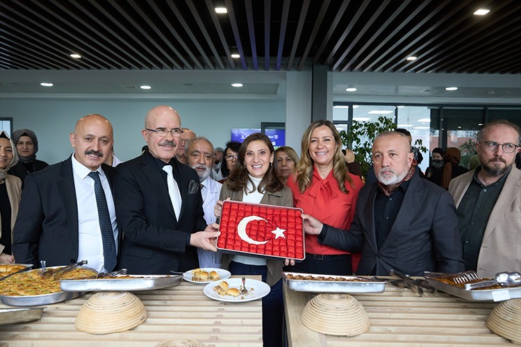 Kadın ustalar en iyi baklavayı yapmak için yarıştı