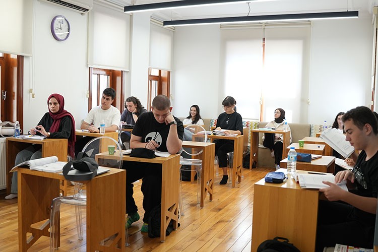 Ofis Eğitim 14 yıllık tecrübe ile öğrencilerin yol arkadaşı