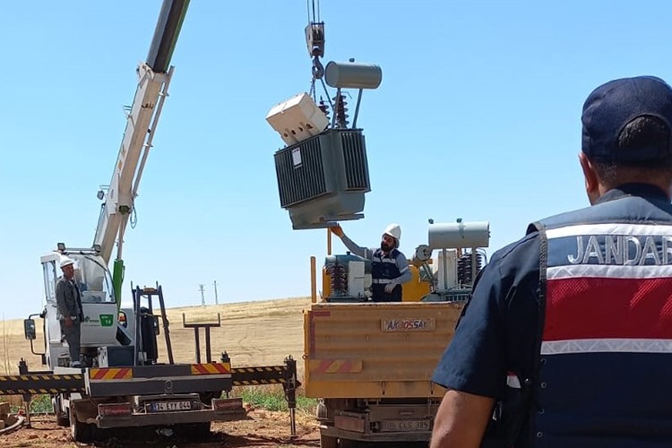 Diyarbakır'ın Çınar ilçesinde 13 kaçak trafoya el kondu