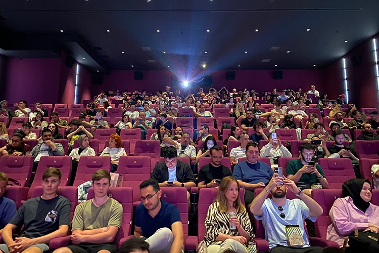 Kült Zombi Serisi Geri Döndü