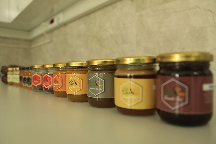 Propolisten üretilen gıda ve kozmetik ürünleri arıcılığa değer katacak