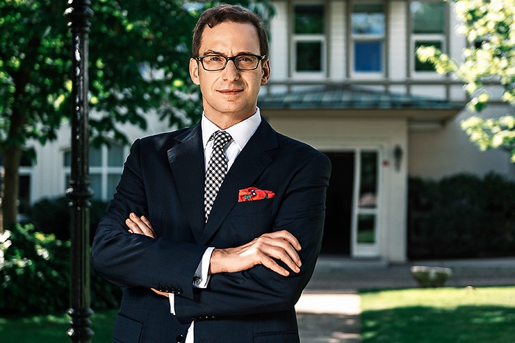 "İlim ve fennin dışında rehber aramak dikkatsizliktir"