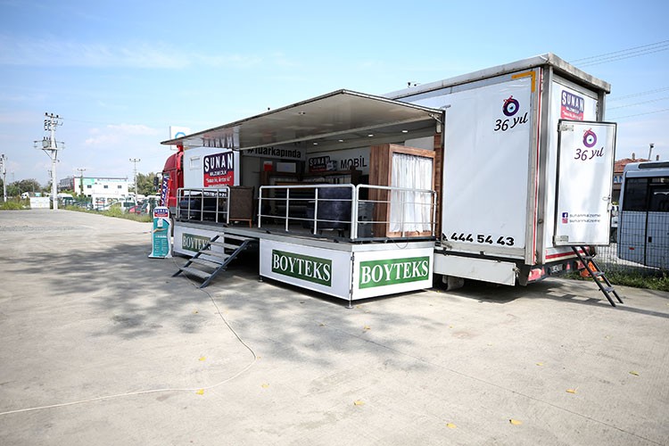 Müşterilerine "mobil fuar tırı" ile ulaşıyor