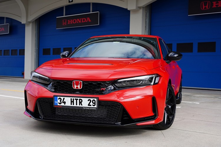 Honda'nın yarışçı ruhu Civic Type R ile geri dönüyor
