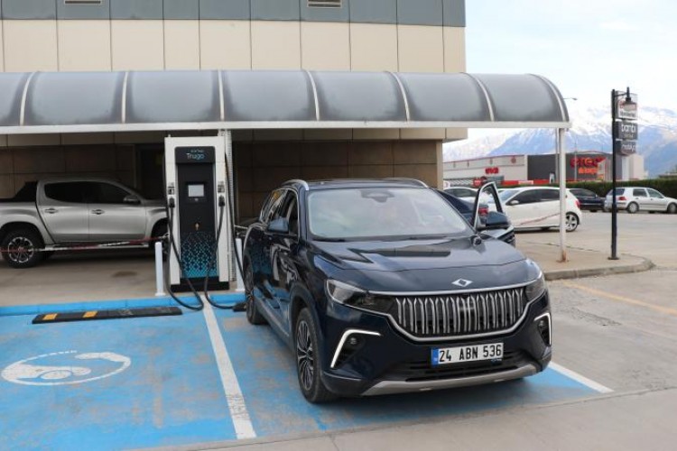 Elektrikli araç şarj istasyonları artıyor