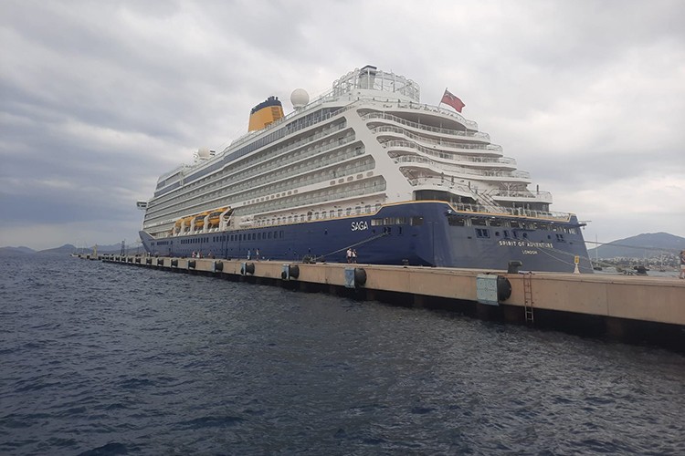 237 metrelik gemi 525 yolcusuyla Bodrum'da