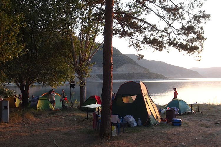 Van Gölü'ne dikkat çekmek için kamp kurdular