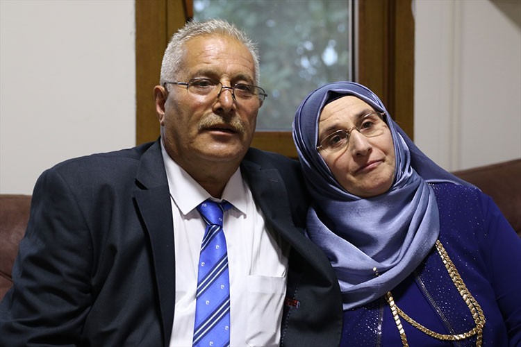 Çocukları ve torunlarının katılımıyla düğün yaptı