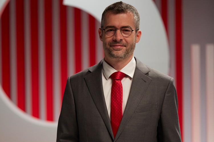 Vodafone, şehirler arası ana omurga şebekesi yatırımlarını sürdürüyor