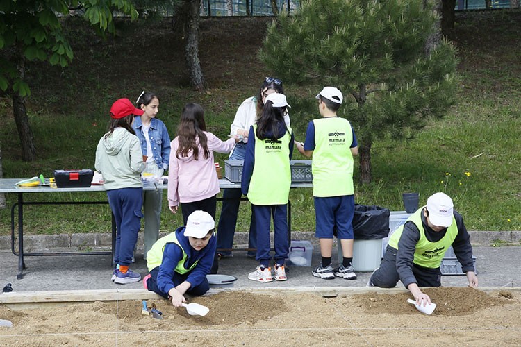 İlkokul öğrencileri arkeolojik kazı deneyimi yaşadı