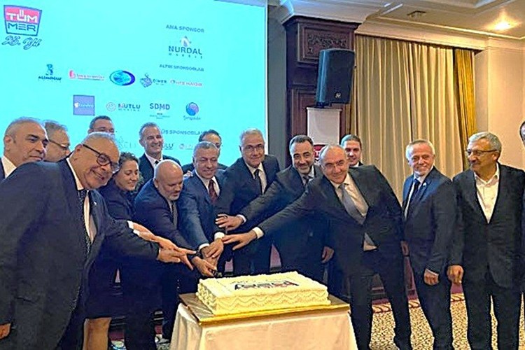 Doğal taşta çeyrek asır