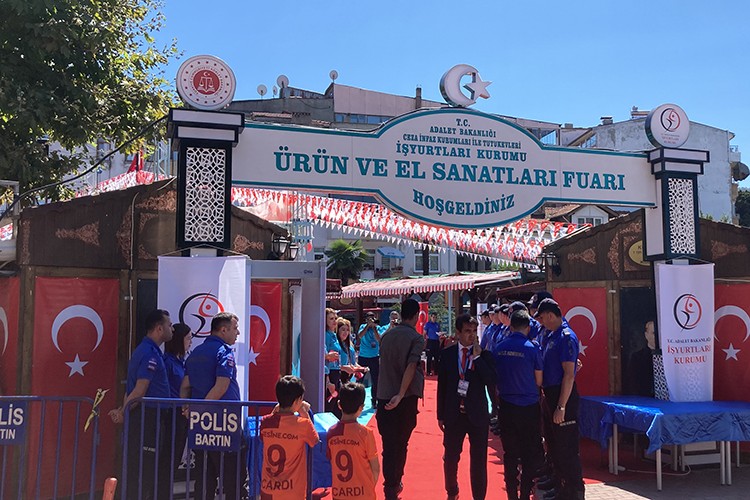 "İşyurtları Ürün ve El Sanatları Fuarı" Bartın'da açıldı