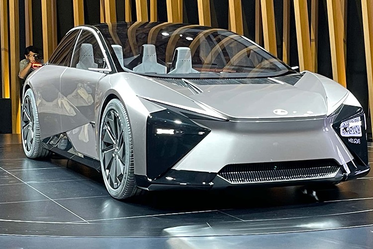 Yeni nesil elektrikli konseptlerini gösterdi