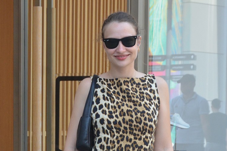 Irmak Arıcı kukisini yanından ayırmıyor