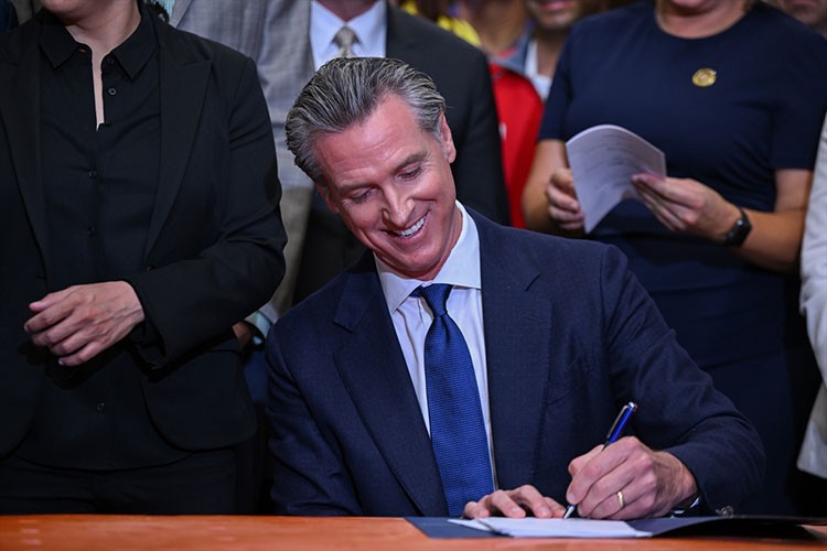 California'da perakeande suçlarını önleme yasası onaylandı