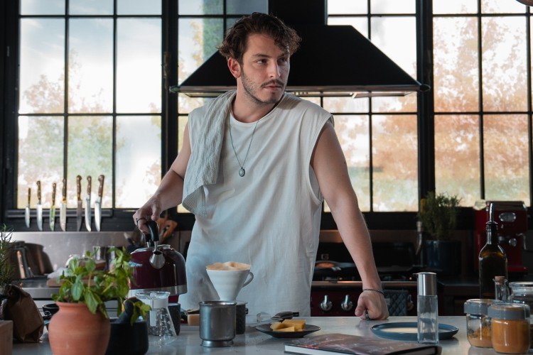 "Kimler Geldi Kimler Geçti" 9 Mayıs'ta sadece Netflix'te