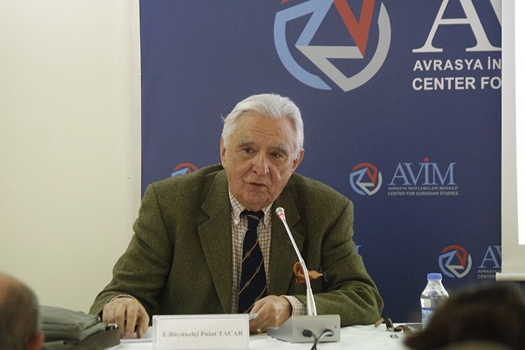 Büyükelçilerin duayeni Pulat Tacar'a veda