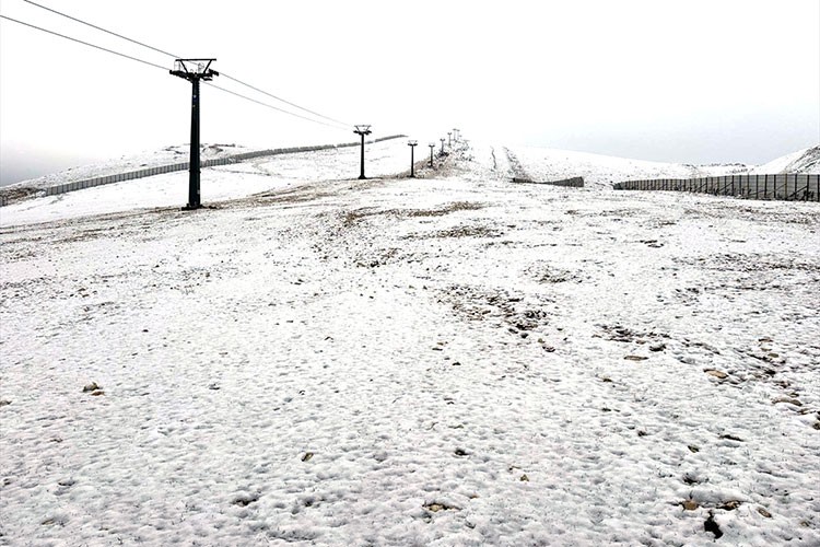 Samsun'da Akdağ'a mevsimin ilk karı yağdı