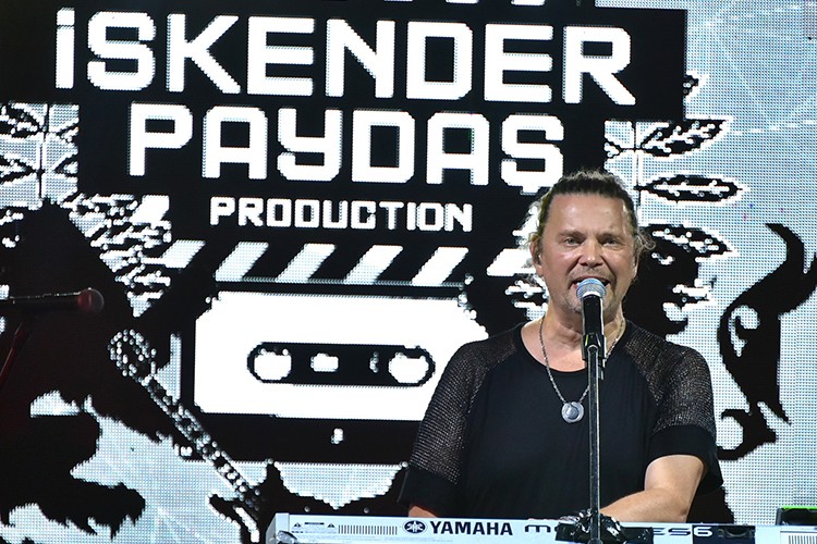 İskender Paydaş'dan davul şov