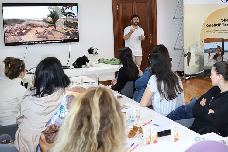 Şile'nin Dokuma Mirası, Fırat Neziroğlu ile Moda Dünyası ile Tanışıyor