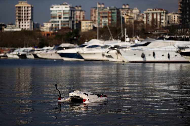 İnsansız su üstü robotu denizleri temizlemeye başladı