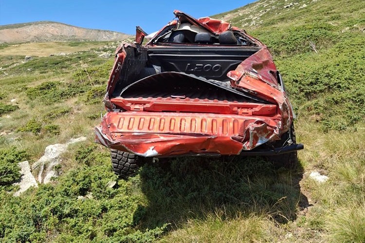 Off-road aracı uçuruma yuvarlandı