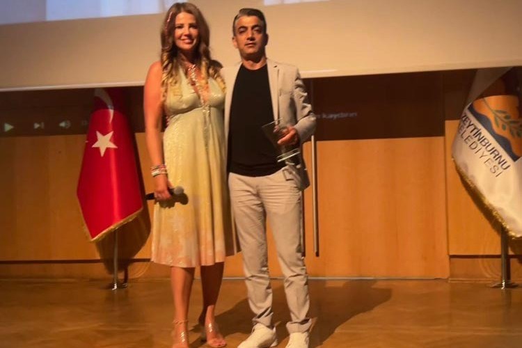 Engellilerden İbrahim Bağış'a ödül