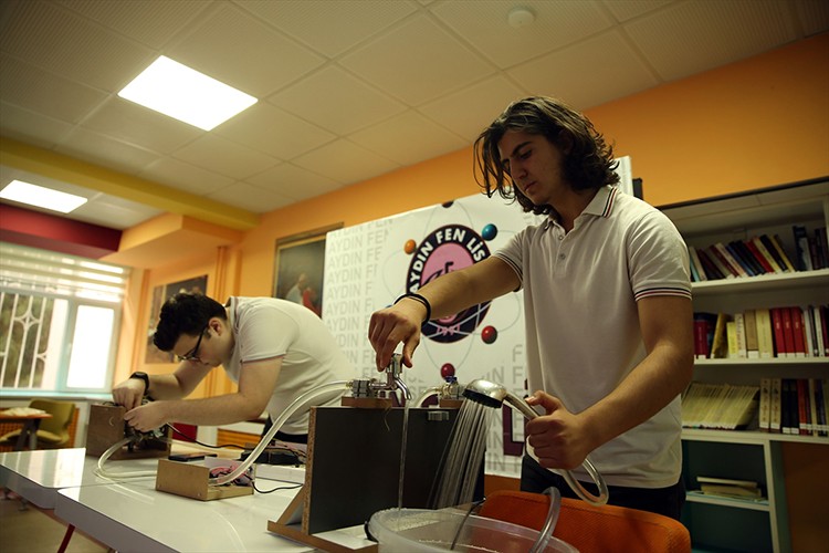 Liseliler su tasarrufu için sistem tasarladılar