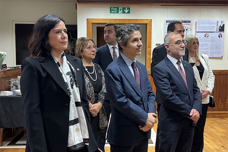 Denktaş'ın hayatını konu alan sergi Londra'da açıldı