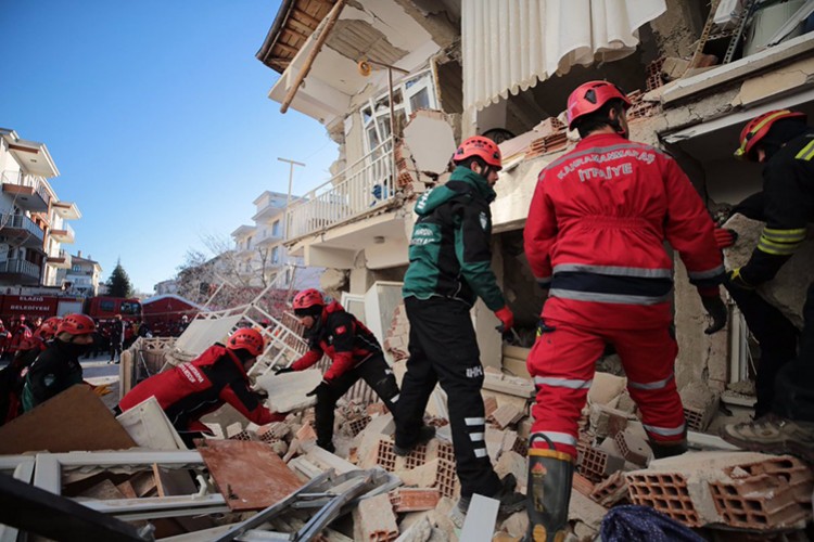 KOSDER, deprem bölgesine yardım çalışmaları gerçekleştirdi