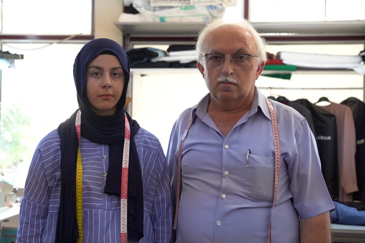 Terzi çırağı genç kız, Türkiye'de "yılın çırağı" seçildi