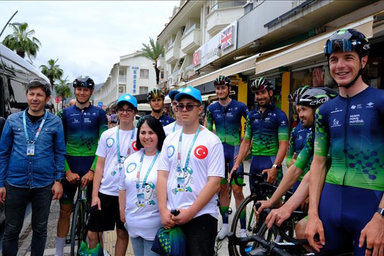 Türkiye Turu'nda diyabetli çocuklarla buluştu