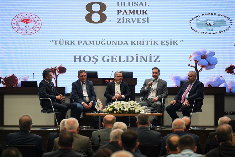 İzmir'de 8. Ulusal Pamuk Zirvesi düzenlendi
