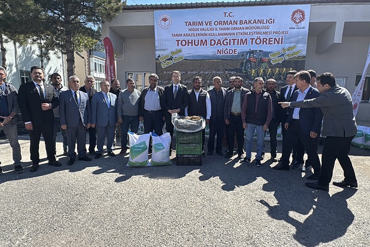 Çiftçiye 72 ton tohum ve 140 bin çilek fidesi