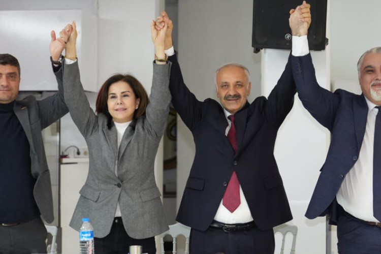 Eski İYİ Partili Fuat Onbaşılı'dan Karakaya'ya tam destek