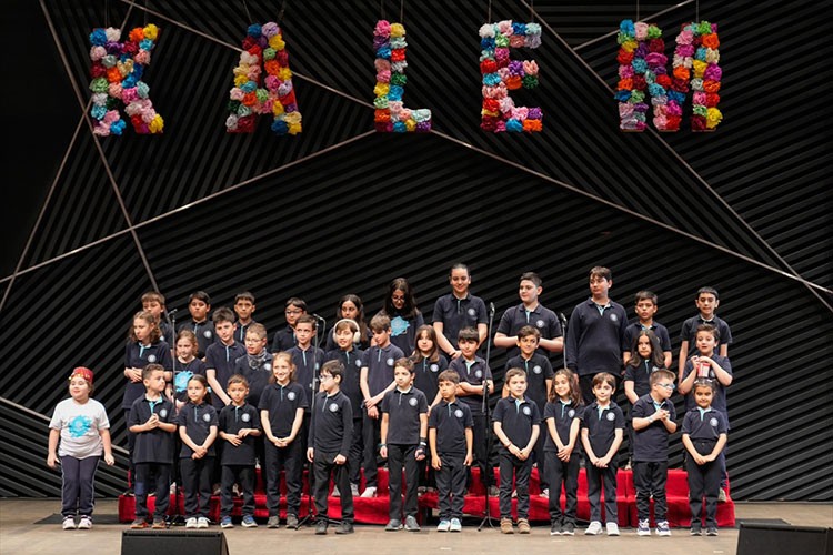 Özel öğrenciler "Kalem'in Renkleri"nde sahneye çıktı