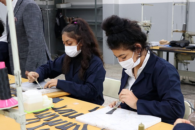 Manisa'da geleceğin "sayacıları" yetiştiriliyor