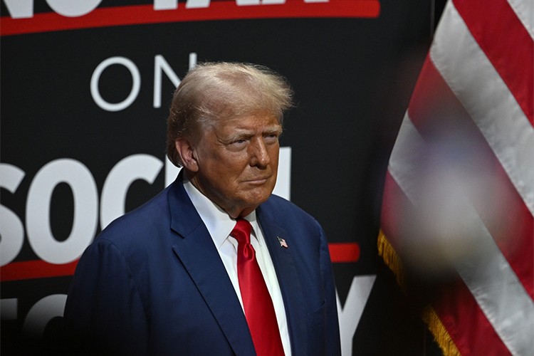 AB, toplantı tarihi belirlemek üzere Trump'ı aramış