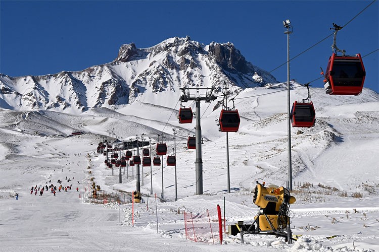Erciyes Kayak Merkezi'nde sezon açıldı