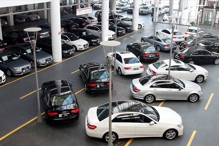 Otomotiv satışlarında hafif daralma