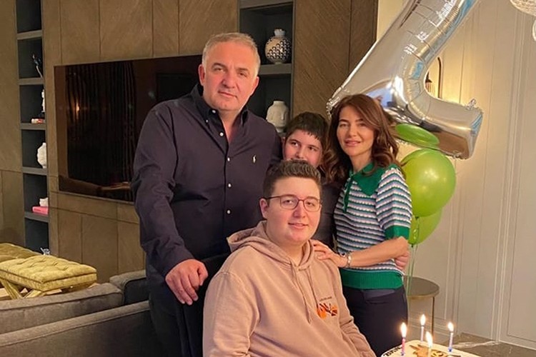 Biz ve sevdiklerinle nice senelere...