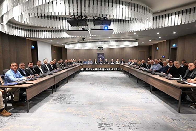 Otomotiv sektörü 2024'te 35 milyar dolarlık ihracat rekorunu geliştirmeyi hedefliyor