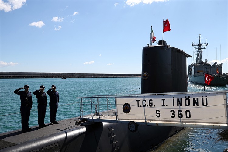 Türk denizaltısı NATO tatbikatına hazır