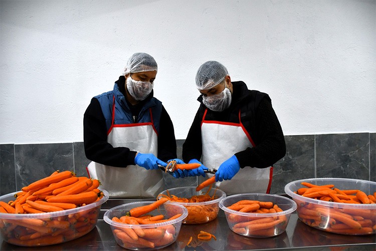 Üretilen "hardal tohumlu turşu" ile ihracata hazırlanıyorlar