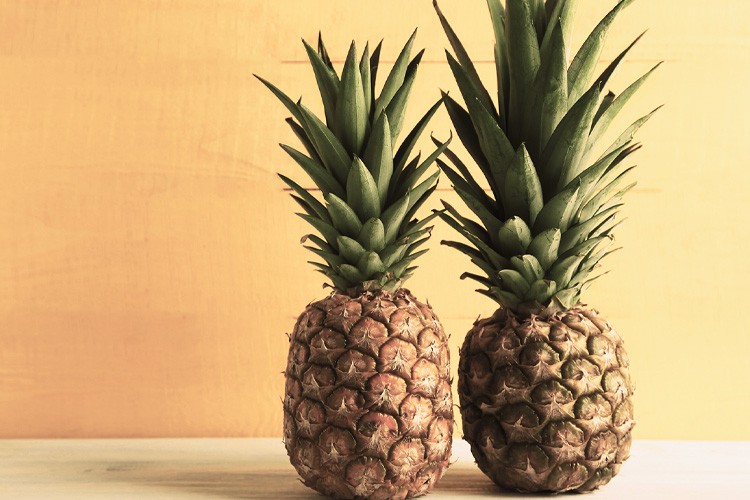 Kilo kontrolü, metabolizma hızı ve selülit için ananas