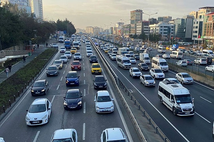 Trafiğe mayısta 223 bin 541 aracın kaydı yapıldı