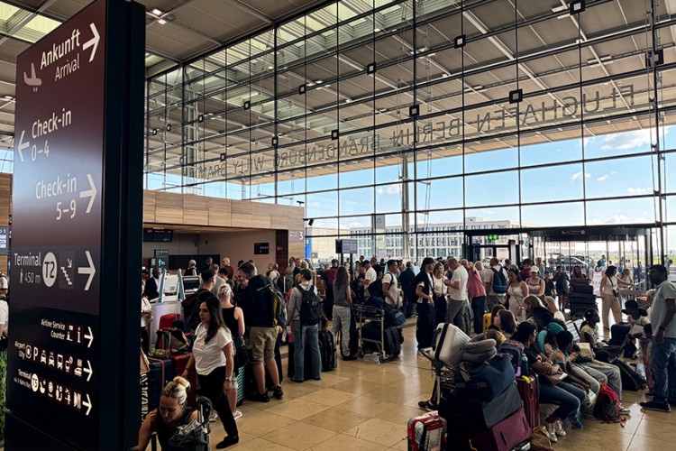 Yazılım sorunu nedeniyle dünya çapında uçuş iptali 4 kattan fazla arttı